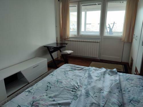 Quiet Apartment At A Popular Location