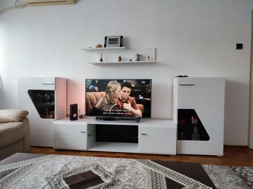Quiet Apartment At A Popular Location