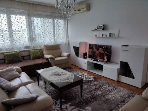 Quiet Apartment At A Popular Location