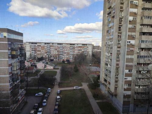 Quiet Apartment At A Popular Location