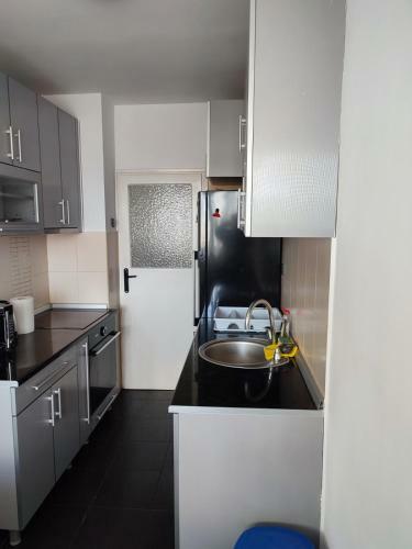 Quiet Apartment At A Popular Location