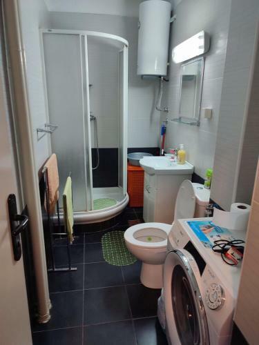 Quiet Apartment At A Popular Location