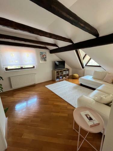 Apartamento Riverside Villa Avo