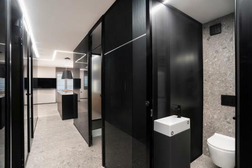 Black Pearl Apartment By Locap Group