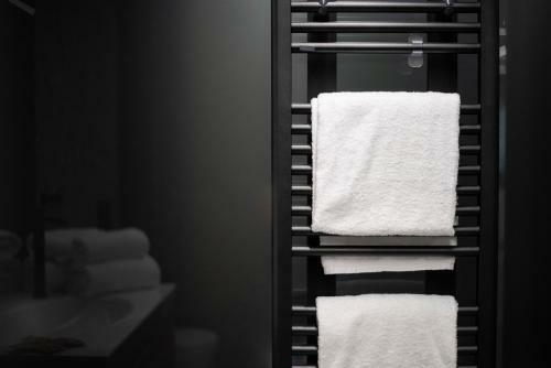 Black Pearl Apartment By Locap Group