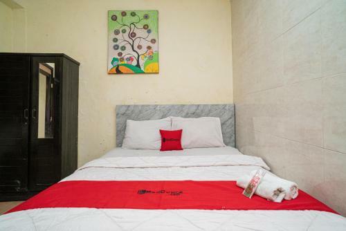 Hotel Reddoorz Near Cyber Mall