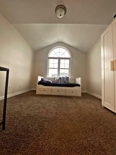Cheerful 3-bedroom Vacation Home Luxury