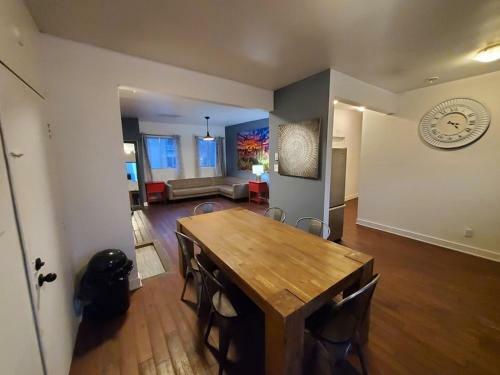 Full Kitchen / Metro Atwater / High Speed Internet