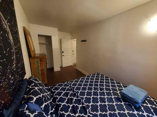 Full Kitchen / Metro Atwater / High Speed Internet
