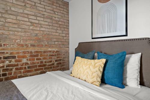 Charming Fresh 3br Apartment On Bishop St