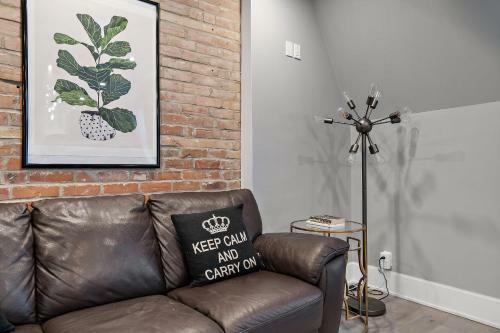 Charming Fresh 3br Apartment On Bishop St