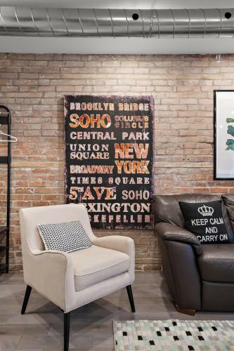 Charming Fresh 3br Apartment On Bishop St