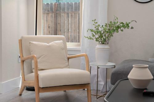 Cozy 2 Bedroom Home In Carmichael
