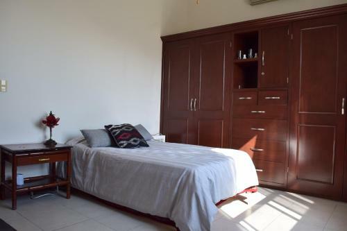 Hostal Room In House - Casa Compartida En Chipinque
