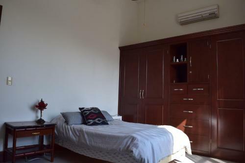 Hostal Room In House - Casa Compartida En Chipinque