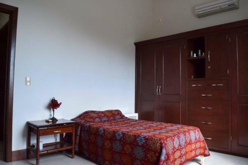 Hostal Room In House - Casa Compartida En Chipinque