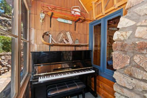 The Historic 1932 Lodge At Big Bear Lake