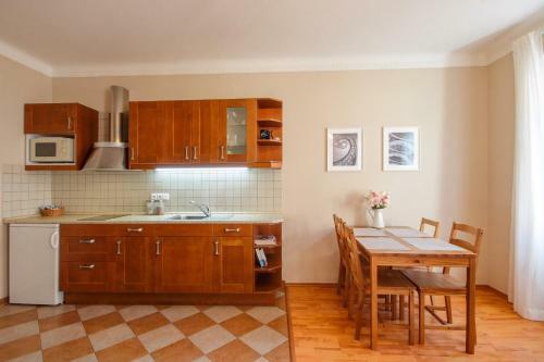 Jurincom Apartments - Nad Teplou