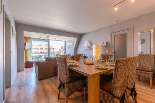Cosy Apartment With Outside Pool And Balcony
