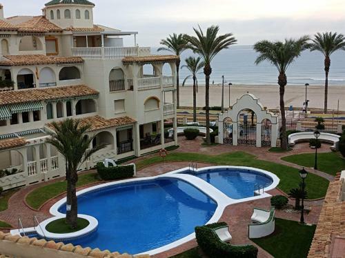 Bonito Apartamento Primera L�nea Playa Con Piscina