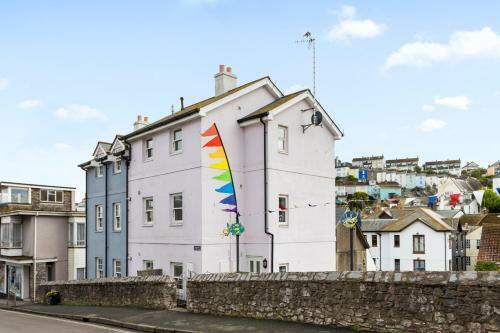 A Modern And Cosy Apartment Just Yards From Brixham?s Bustling Harbourside