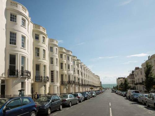 Brighton Beach Villa - 5 Double Bedrooms