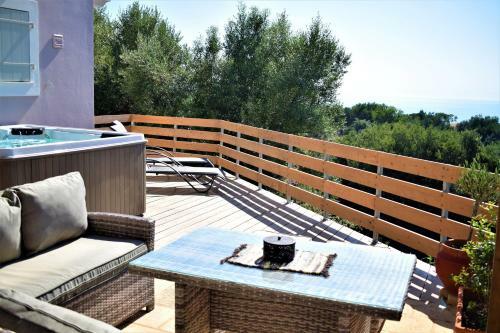 Authentic Kefalonia - Pinecone Apartment