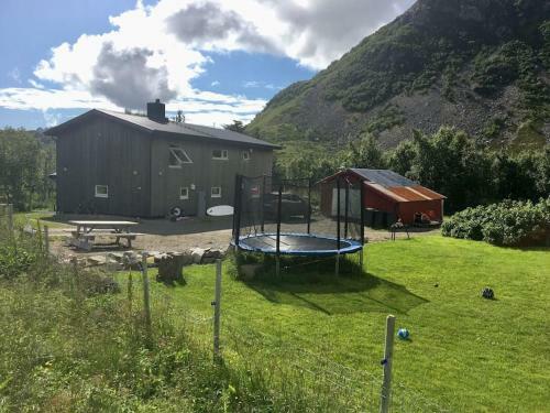 Hus Med Stamp I Popul�rt Tur/skiomr�de I Lofoten
