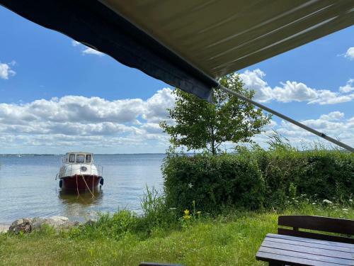 Kamper Nad Brzegiem Jeziora Niegocin