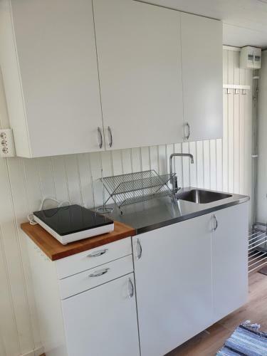 Tv�b�ddsstuga I Hamburgsund