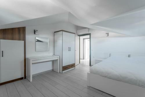 Villa Minta Suits