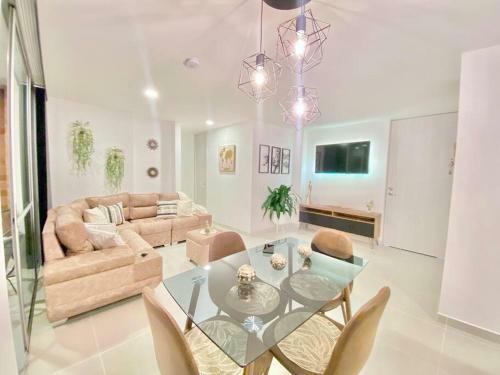 Gorgeous 3 Bedroom Apartment Condo With Balcony