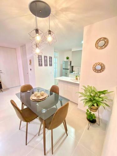 Gorgeous 3 Bedroom Apartment Condo With Balcony