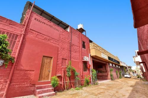 Hotel Collection O 91653 Garg Keshariya Residency