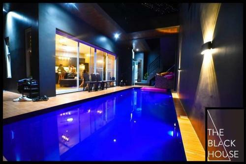 Villa The Black House