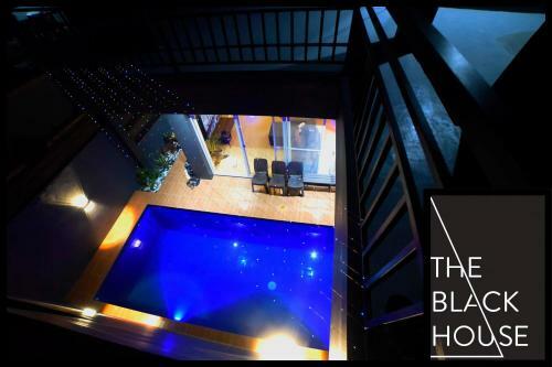 Villa The Black House