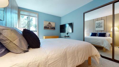 Forest Meadows 8 3 Bedroom Across From Bowling Alley And Great Restaurants