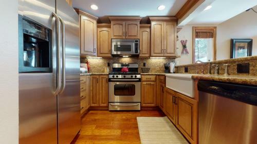 Nice Condo In A Resort Like Complex With Mtn Views, Pool And Tennis!