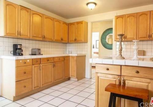 Spacious 5 Bedroom House Sleeps 13 Free Parking