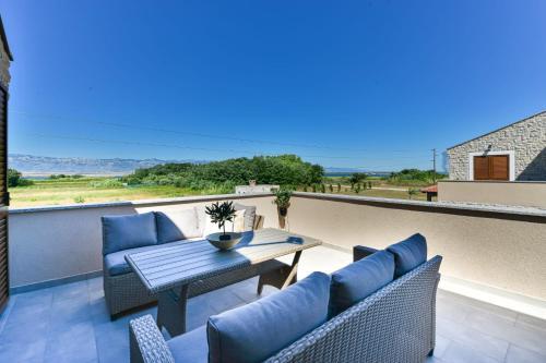 Luxury Villa With Pool,jacuzzi And Sauna/03