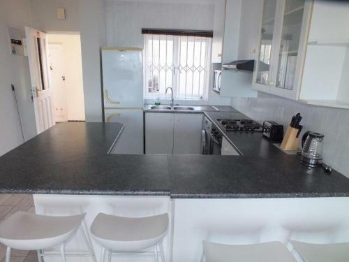 Dolphins View - Beach Apartment