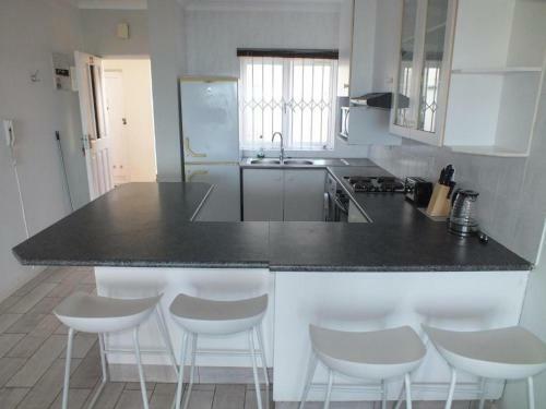 Dolphins View - Beach Apartment