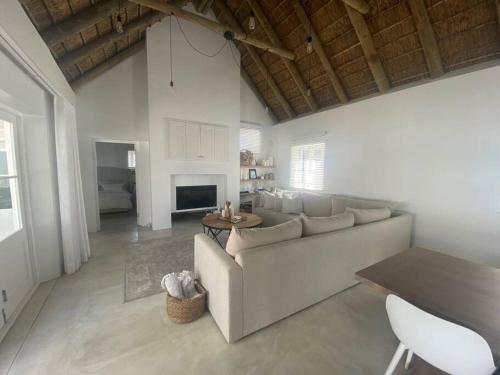 Struisbaai Beach Home With Private Swimming Pool