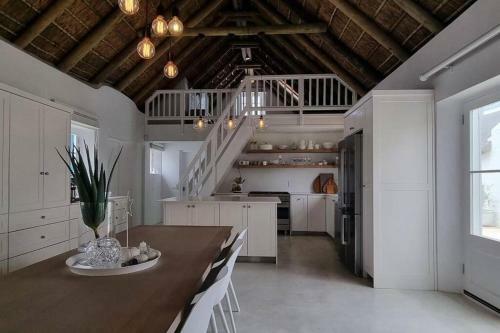 Struisbaai Beach Home With Private Swimming Pool