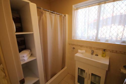 Silky Oak Cottage & Studio