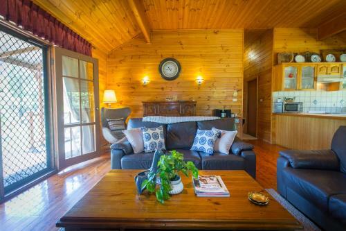 Silky Oak Cottage & Studio