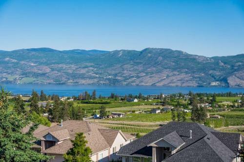 Cheerful 3-bedroom Home In West Kelowna