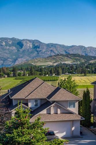 Cheerful 3-bedroom Home In West Kelowna