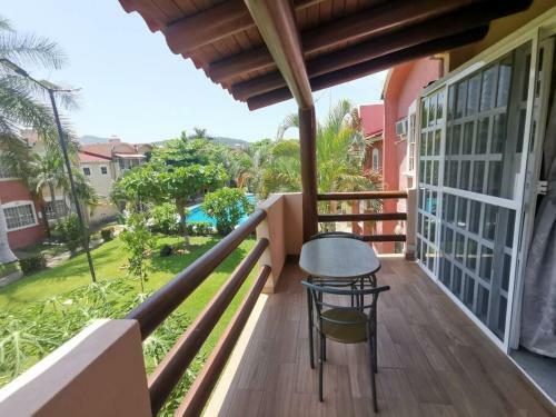 Casa Con Balc�n,3 Rec�maras, Alberca Compartida