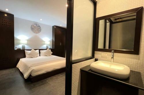 Lovely Tropical Villa Short Walk From Surin Beach
